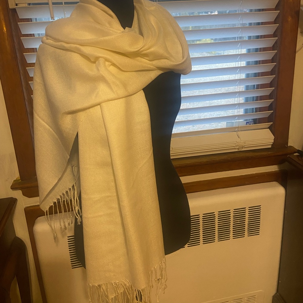 Paskmina White Scarf/ Wrap w Tassels
